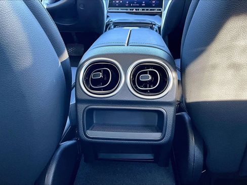 Used 2025 Mercedes-Benz C 300 Sedan image 33