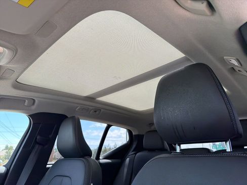 Used 2025 Volvo XC40 B5 Core AWD/4WD image 17