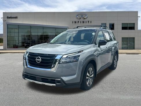 Used 2024 Nissan Pathfinder SL AWD/4WD image 1