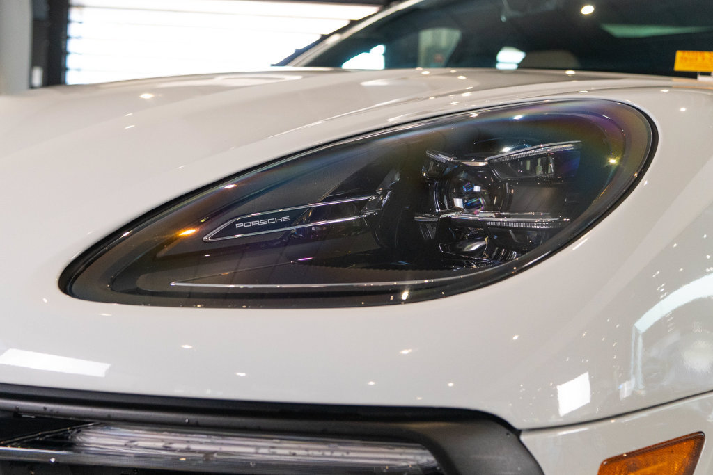 Certified 2023 Porsche Macan S AWD/4WD image 13