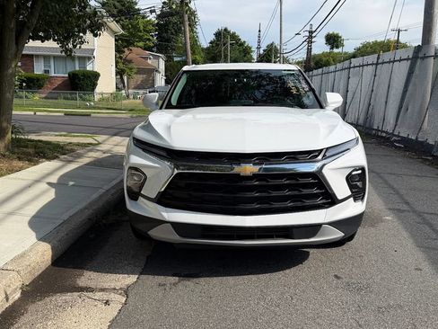 Used 2025 Chevrolet Blazer LT FWD image 2