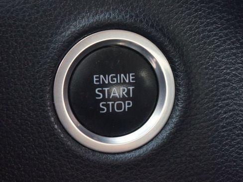 Used 2022 Toyota Tundra SR5 w/ SR5 Convenience Package AWD/4WD image 8