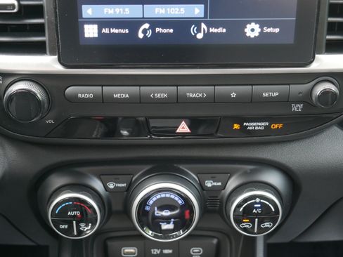 Used 2025 Hyundai Venue SEL FWD image 20