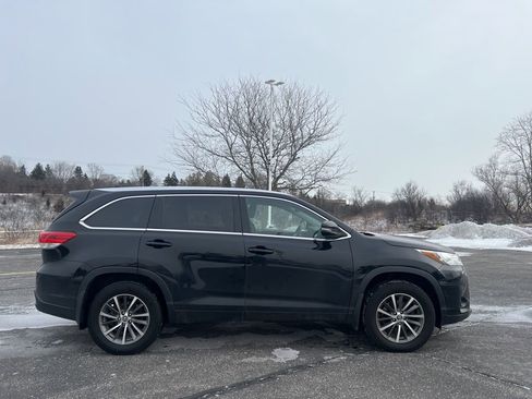 Used 2018 Toyota Highlander XLE image 3