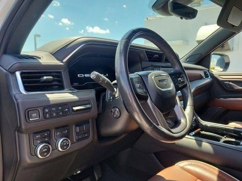 Used 2024 GMC Yukon XL Denali Ultimate AWD/4WD image 3