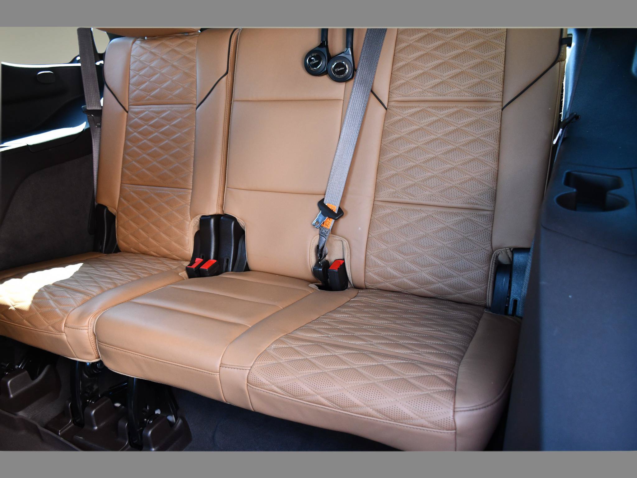 Used 2021 Cadillac Escalade Premium Luxury AWD/4WD image 18