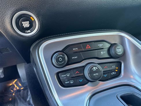 Used 2019 Dodge Challenger SXT image 19