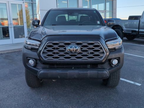 Used 2021 Toyota Tacoma TRD Off-Road image 2