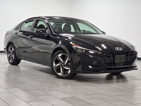Used 2023 Hyundai Elantra SEL w/ Convenience Package image 2