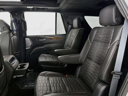 Used 2023 Cadillac Escalade Sport Platinum w/ LPO, ONYX Package AWD/4WD image 8