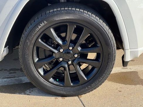 Used 2018 Jeep Grand Cherokee Altitude image 32