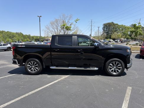Used 2022 Chevrolet Silverado 1500 LT AWD/4WD image 4