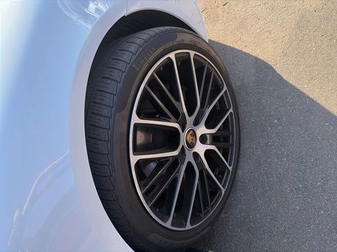 Used 2022 Porsche Panamera image 10