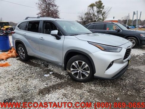Used 2021 Toyota Highlander XLE image 1