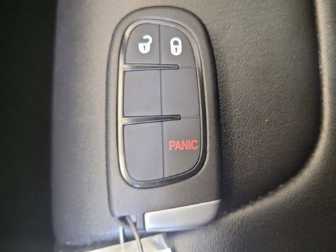 Used 2019 Jeep Cherokee Latitude Plus w/ Cold Weather Group AWD/4WD image 32