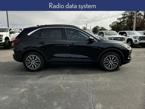 Used 2023 Ford Escape SE image 8