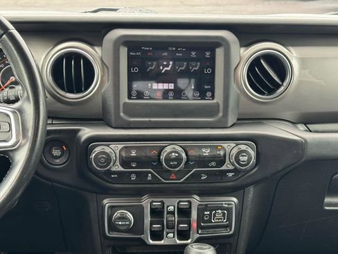 Used 2020 Jeep Wrangler Unlimited Sahara AWD/4WD image 19