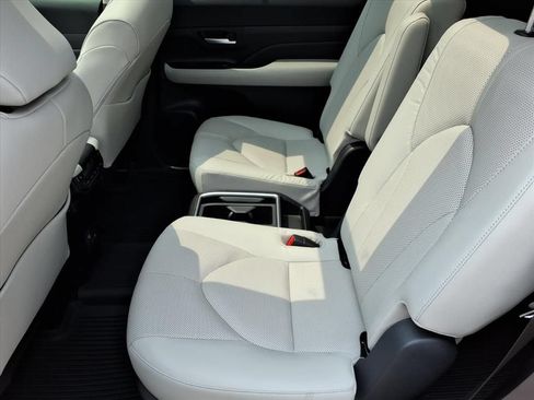 Certified 2024 Toyota Grand Highlander FWD image 14