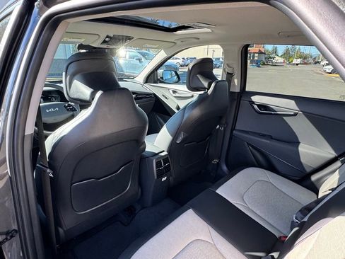 New 2025 Kia Niro SX Touring image 33