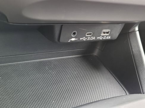 Used 2025 Subaru Crosstrek 2.0i Premium image 28