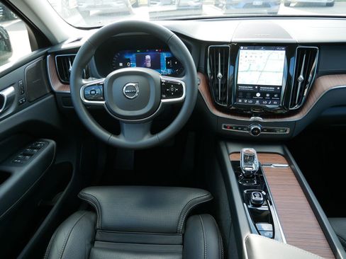 Certified 2024 Volvo XC60 B5 Ultimate w/ Climate Package AWD/4WD image 12