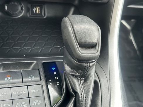 Used 2024 Toyota RAV4 LE image 27