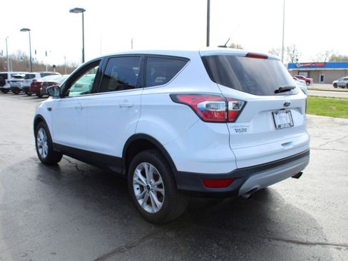 Used 2017 Ford Escape SE image 7