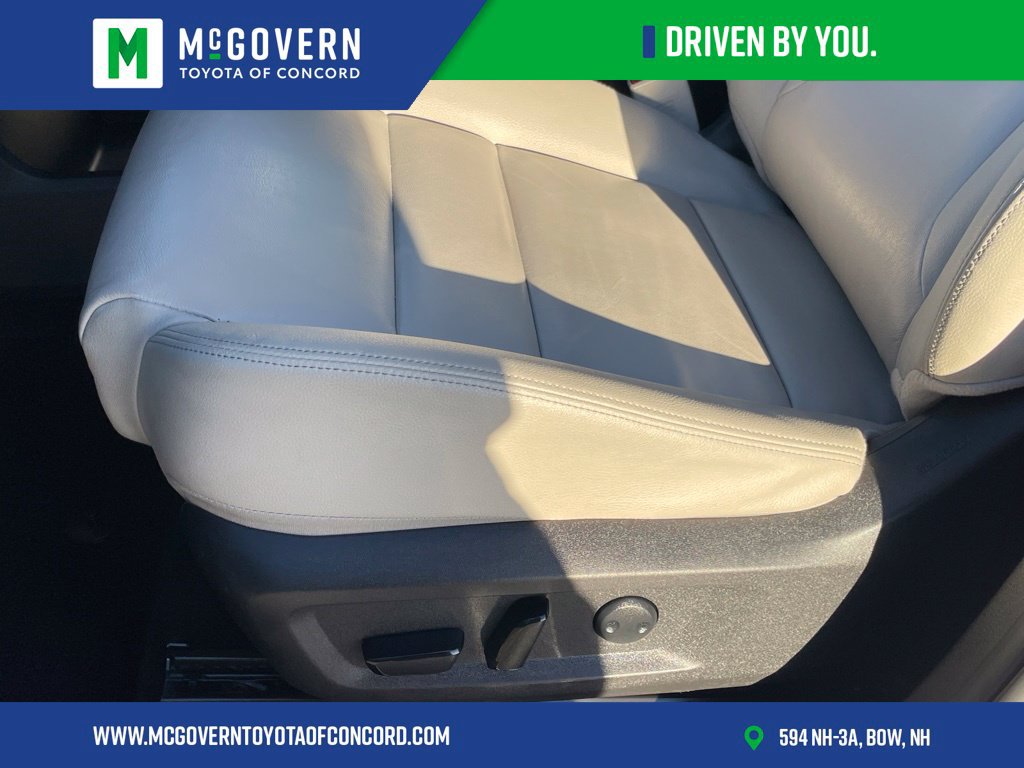 Used 2024 Nissan Rogue SL AWD/4WD image 12