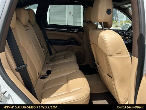 Used 2015 Porsche Cayenne S image 23