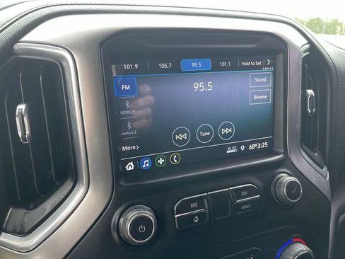 Used 2021 Chevrolet Silverado 1500 LT Trail Boss AWD/4WD image 19