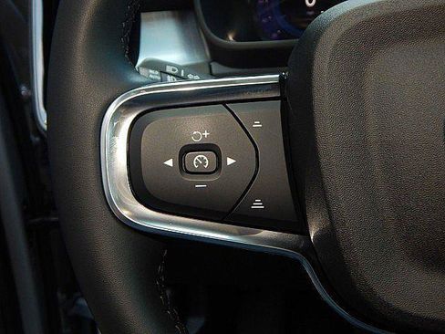 Used 2025 Volvo XC40 B5 Core AWD/4WD image 27