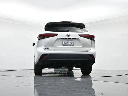 Used 2024 Toyota Highlander LE image 39