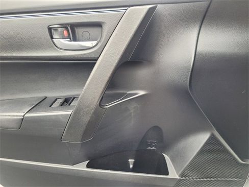 Used 2019 Toyota Corolla XSE image 27