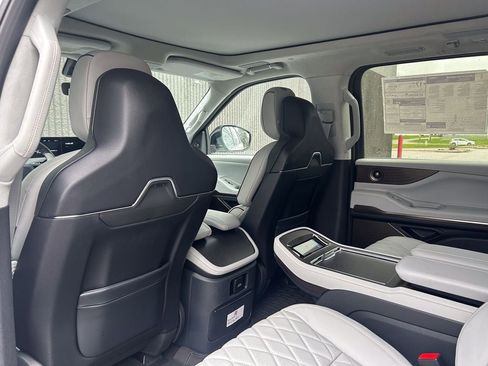 New 2026 Lincoln Navigator Black Label AWD/4WD image 14