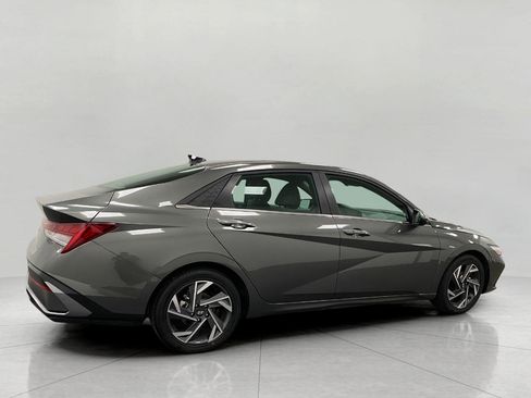 Certified 2025 Hyundai Elantra SEL image 3