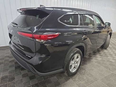 Used 2023 Toyota Highlander LE AWD/4WD image 10