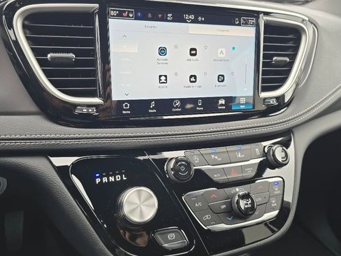 New 2026 Chrysler Pacifica Select image 10