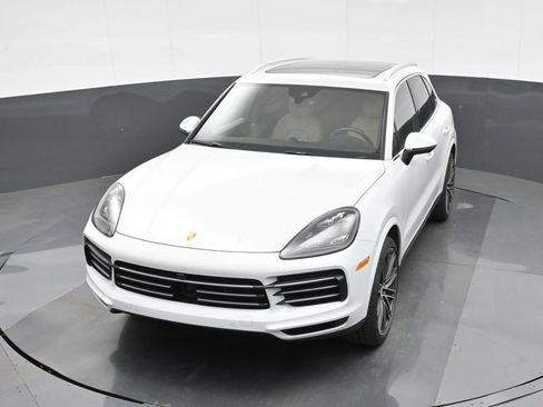 Certified 2022 Porsche Cayenne AWD/4WD image 33