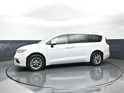 Used 2023 Chrysler Pacifica Touring-L