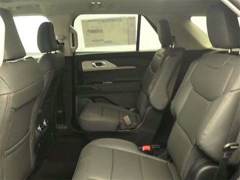New 2026 Ford Explorer Active w/ Active Comfort Package image 10
