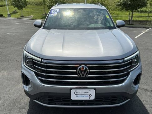 Used 2025 Volkswagen Atlas SE AWD/4WD image 12