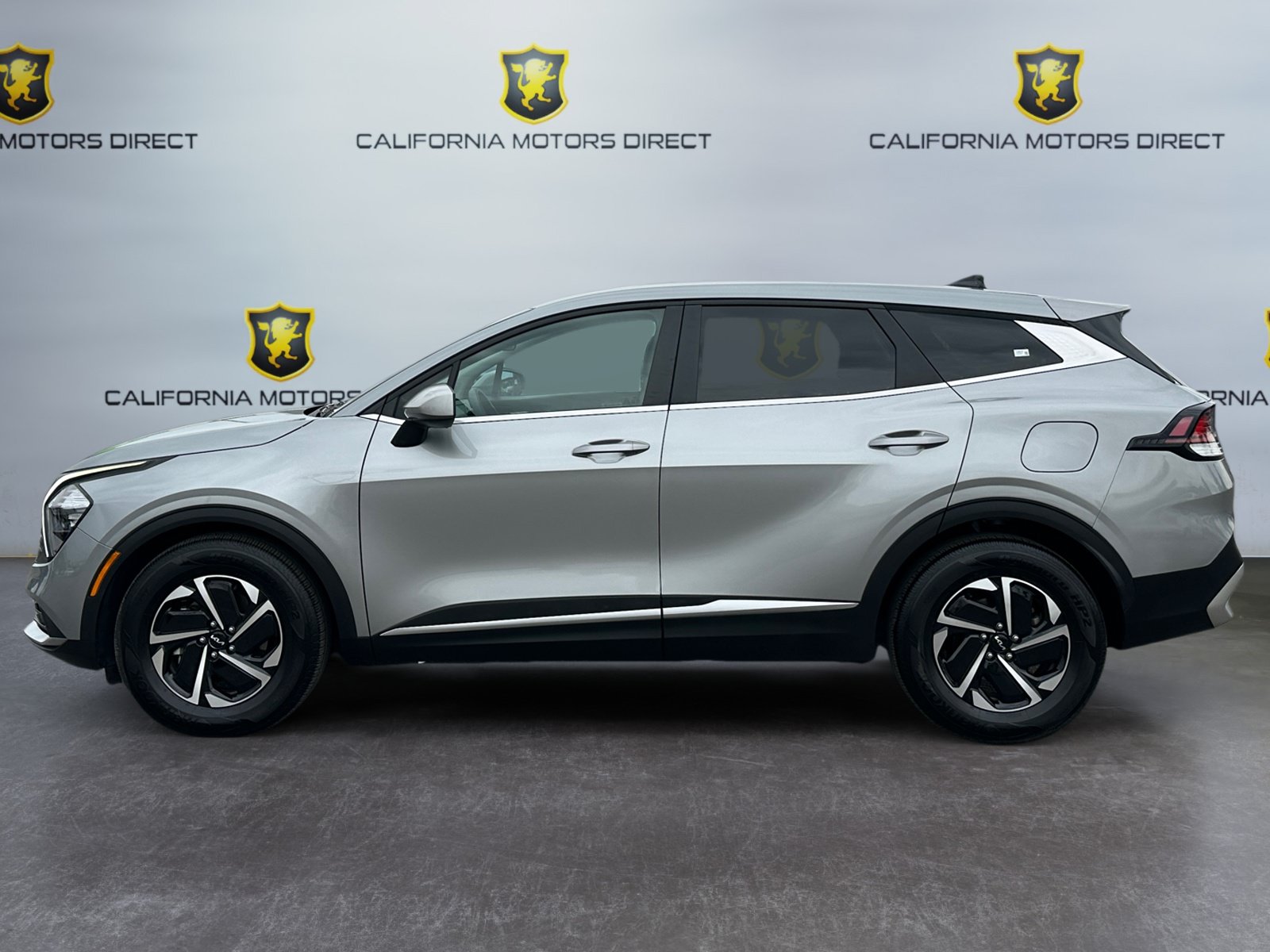 Used 2023 Kia Sportage LX FWD image 2