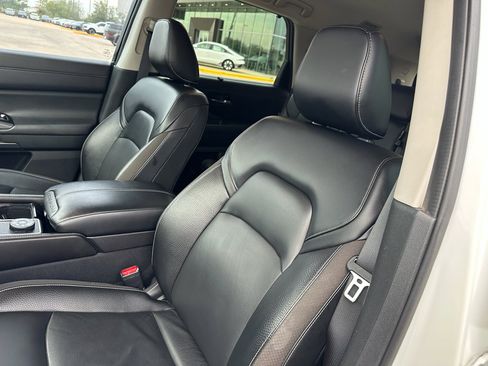 Used 2022 Nissan Pathfinder SL image 12