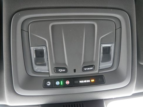 Used 2024 GMC Sierra 1500 Elevation image 24