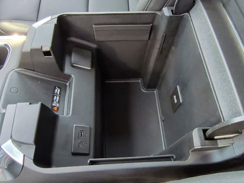 New 2026 GMC Sierra 1500 SLT image 36