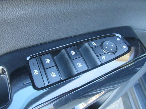 Used 2022 Nissan Pathfinder S w/ Cargo Package image 19