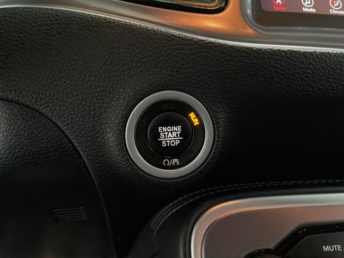 Used 2022 Dodge Challenger SXT RWD image 18