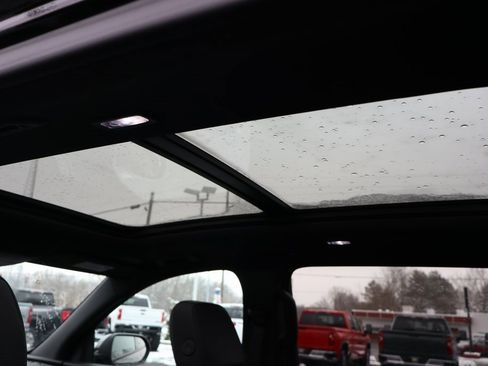 Used 2025 Chevrolet Traverse LT w/ Sun and Wheel Package image 21