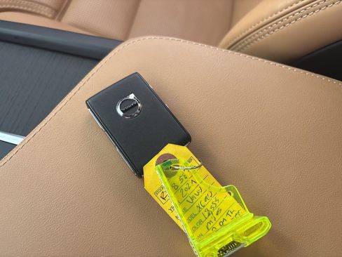 Used 2024 Volvo XC90 T8 Ultimate w/ Lounge Package image 30