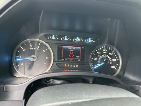 Used 2018 Ford F150 XLT w/ Equipment Group 302A Luxury AWD/4WD image 24